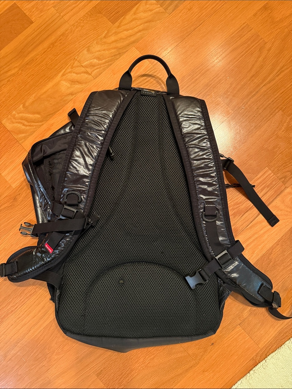 Supreme Black Shiny Logo Backpack - Picture 2 of 3